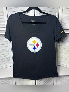 Nike Pittsburgh Steelers Women’s Black Graphic Tee Size M NFL